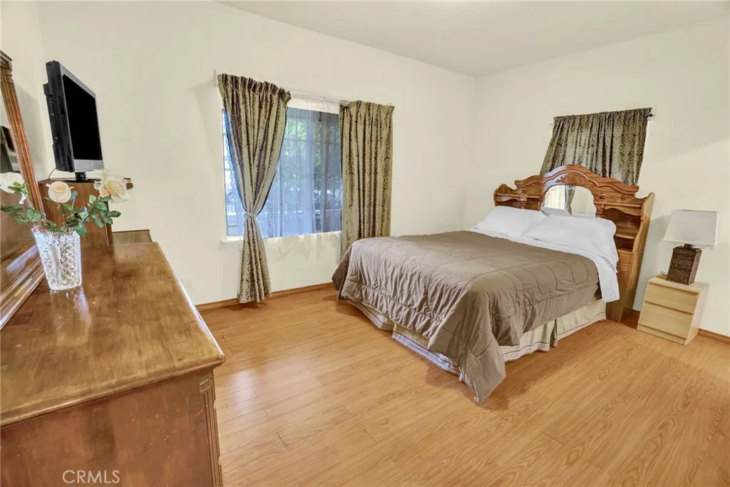 1417 S Norton Avenue, Los Angeles, California 90019 home-pic-16