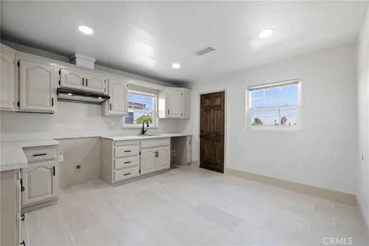 3123 Crestline Road, Bakersfield, California 93306
