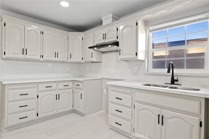 3123 Crestline Road, Bakersfield, California 93306