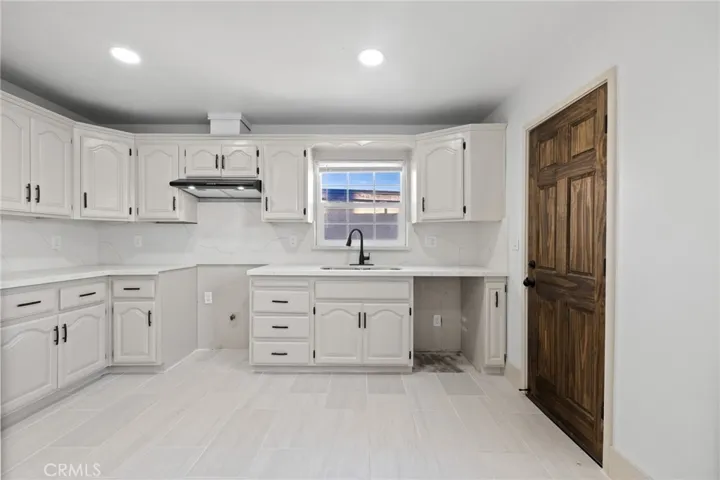 3123 Crestline Road, Bakersfield, California 93306