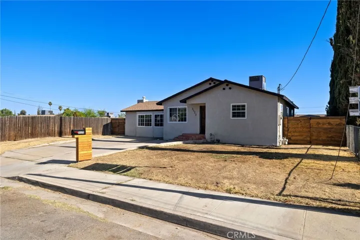 3123 Crestline Road, Bakersfield, California 93306