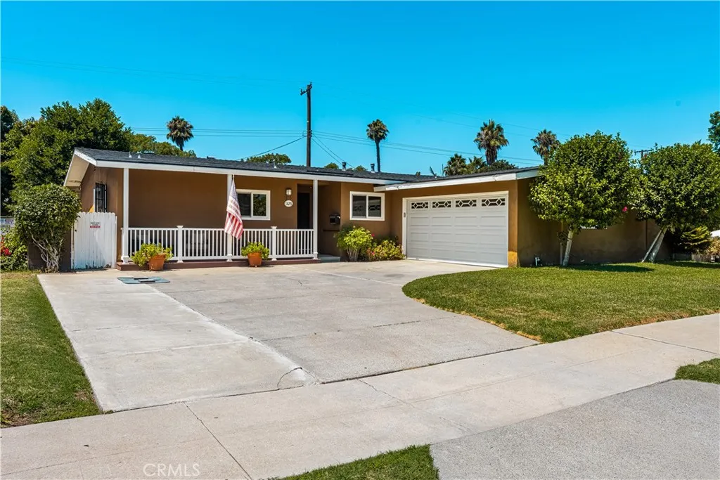 926 Mabury Street, Santa Ana, California 92701, 4 Bedrooms Bedrooms, ,2 BathroomsBathrooms,Residential,For Sale,Mabury,PW25187823