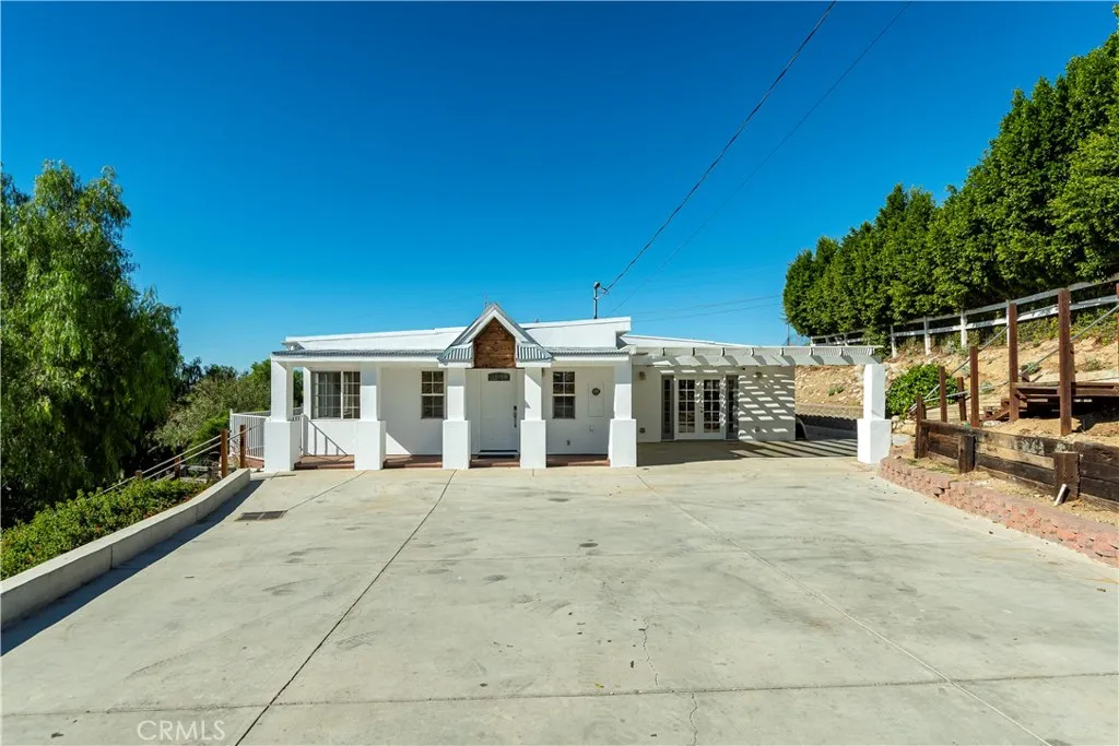 10161 Foothill Boulevard, Sylmar, California 91342 home-pic-1