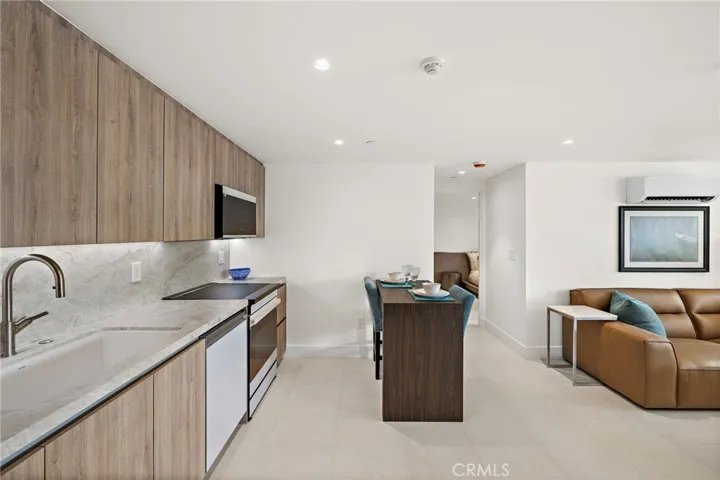 200 Alta Vista Way B, Laguna Beach, California 92651