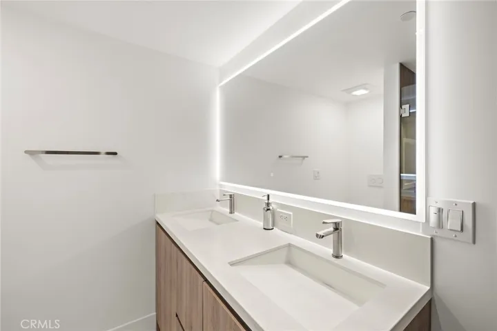 200 Alta Vista Way B, Laguna Beach, California 92651