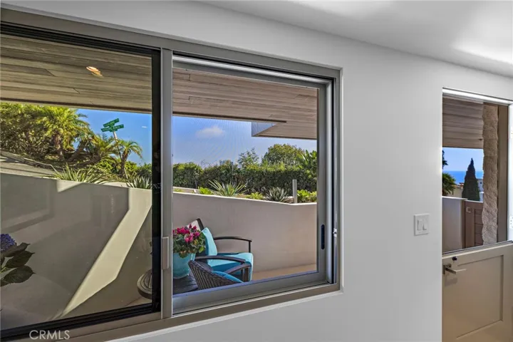 200 Alta Vista Way B, Laguna Beach, California 92651