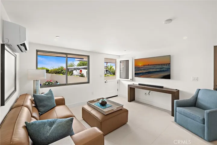 200 Alta Vista Way B, Laguna Beach, California 92651