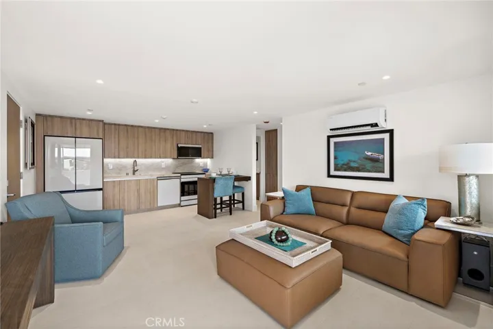200 Alta Vista Way B, Laguna Beach, California 92651