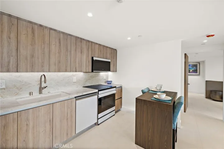 200 Alta Vista Way B, Laguna Beach, California 92651