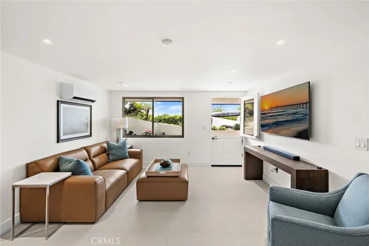 200 Alta Vista Way B, Laguna Beach, California 92651