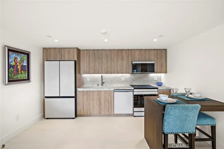 200 Alta Vista Way B, Laguna Beach, California 92651