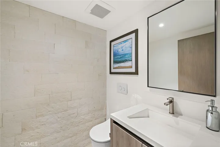 200 Alta Vista Way B, Laguna Beach, California 92651
