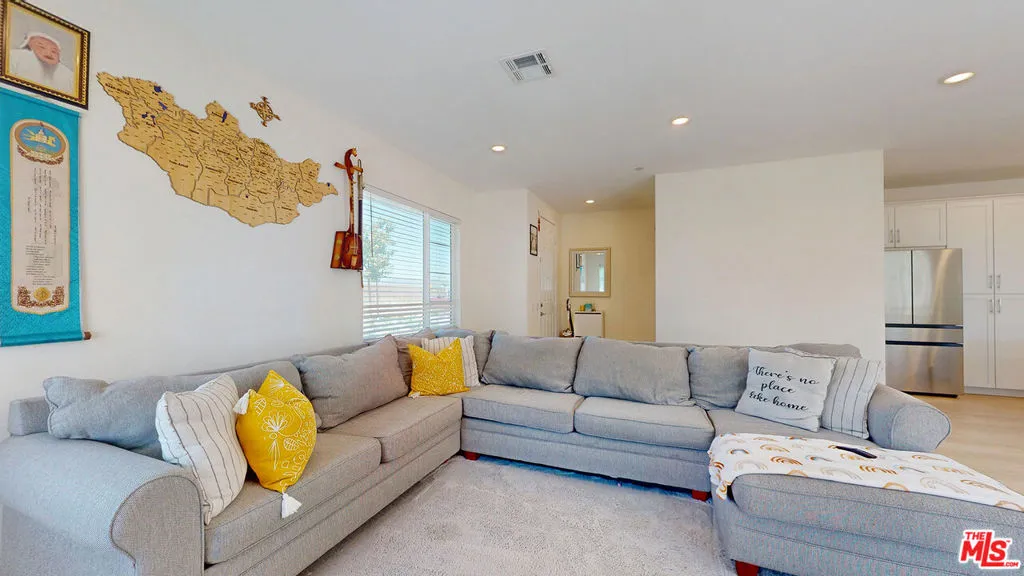 27651 Ensemble Place, Valencia, California 91381 home-pic-3