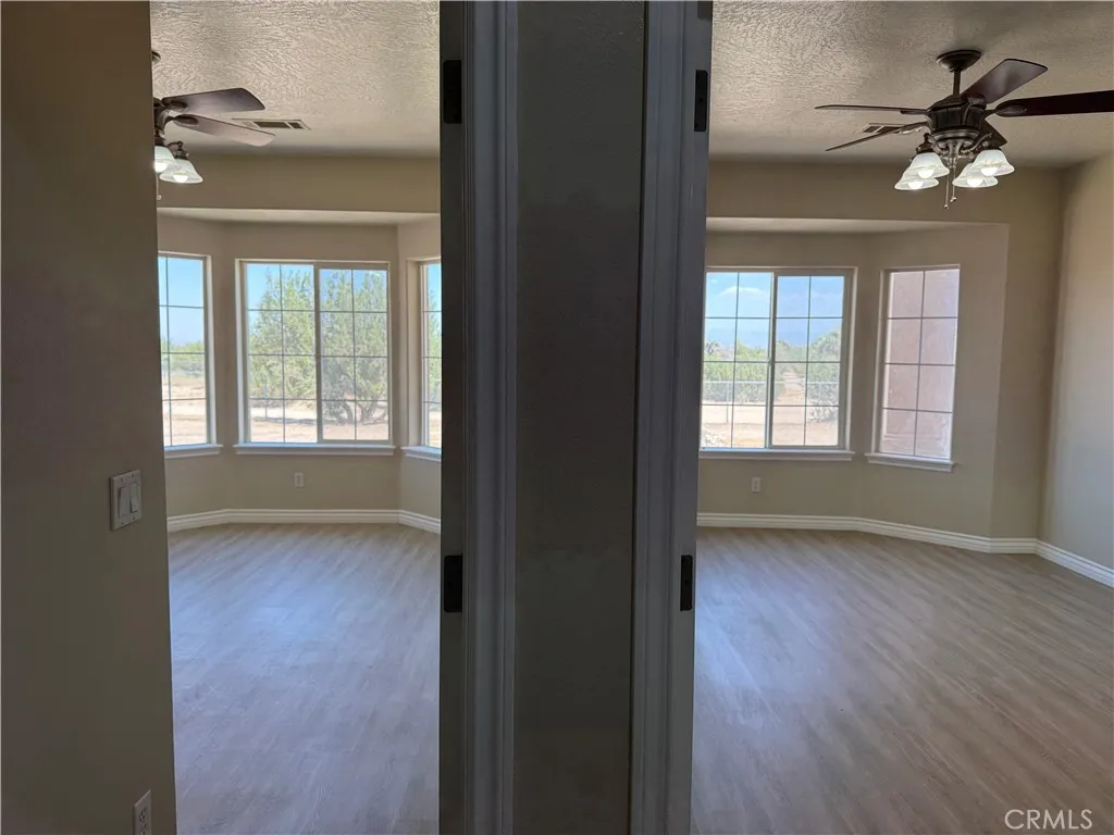 10626 Beaver Avenue, Phelan, California 92371 home-pic-12