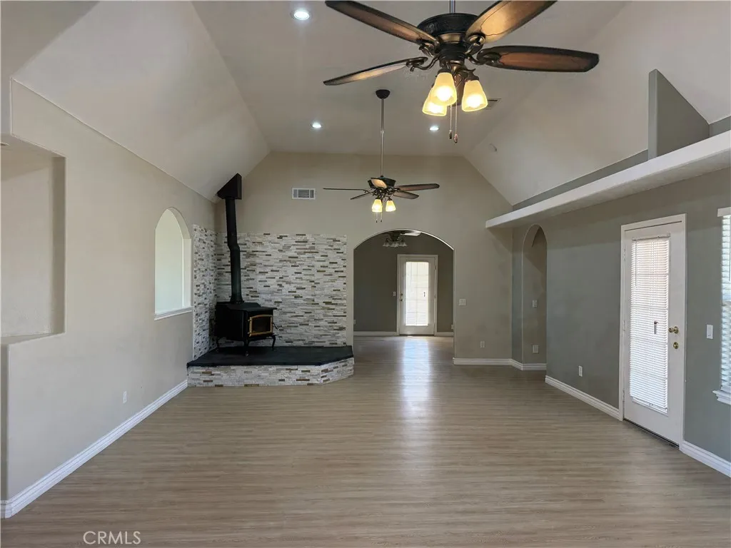 10626 Beaver Avenue, Phelan, California 92371 home-pic-2