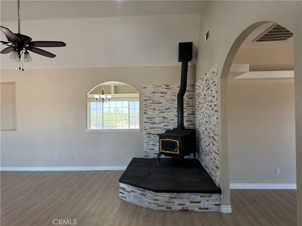 10626 Beaver Avenue, Phelan, California 92371 home-pic-5