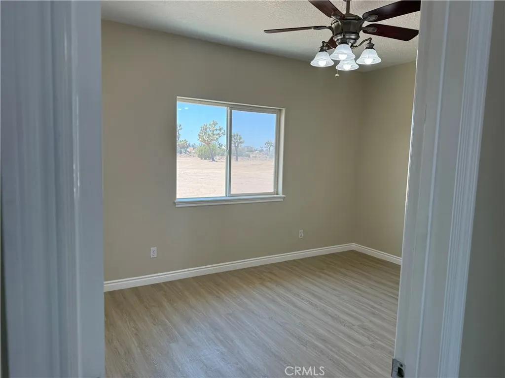 10626 Beaver Avenue, Phelan, California 92371 home-pic-17