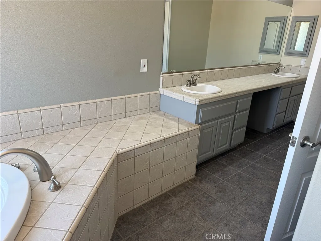 10626 Beaver Avenue, Phelan, California 92371 home-pic-16