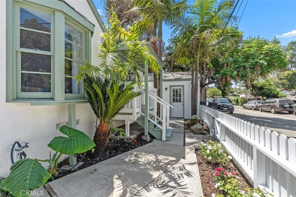 1595 Arroyo Drive, Laguna Beach, California 92651 home-pic-0