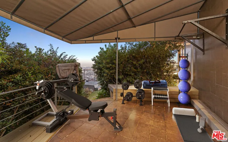 Virtually staged photo