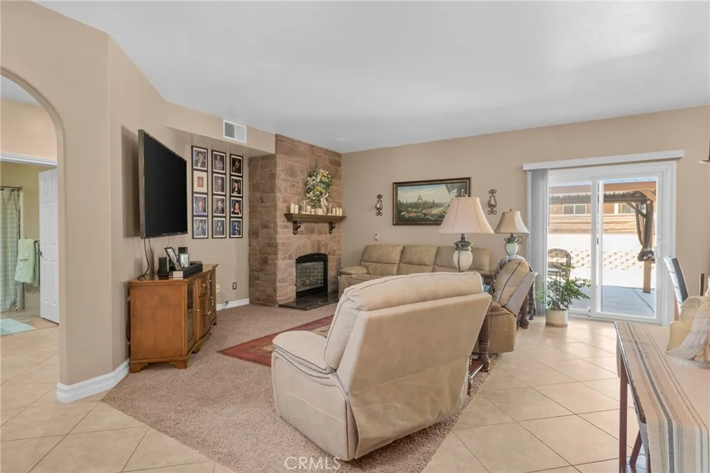12776 Berrydale Street, Victorville, California 92392 home-pic-5