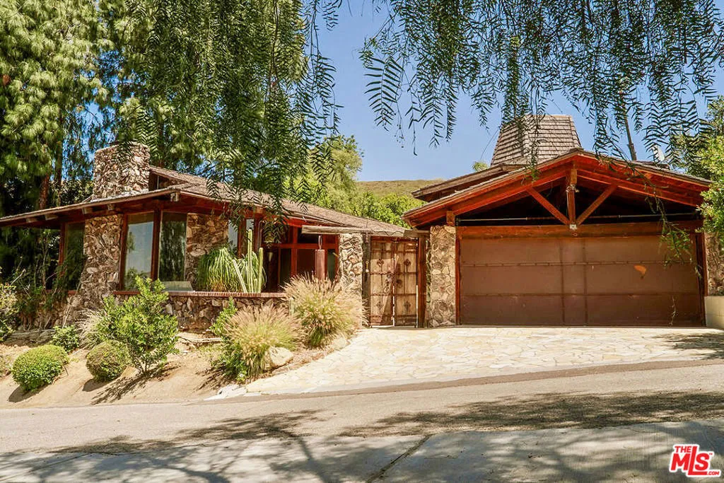 1926 Calle Yucca, Thousand Oaks, California 91360 home-pic-18