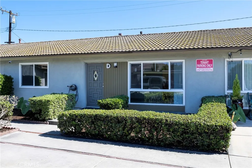 2204 East La Palma Avenue D, Anaheim, California 92806, 2 Bedrooms Bedrooms, ,1 BathroomBathrooms,Residential Lease,For Rent,East La Palma Avenue,PW25187573