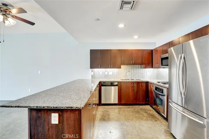285 W 6th Street 327, San Pedro, California 90731