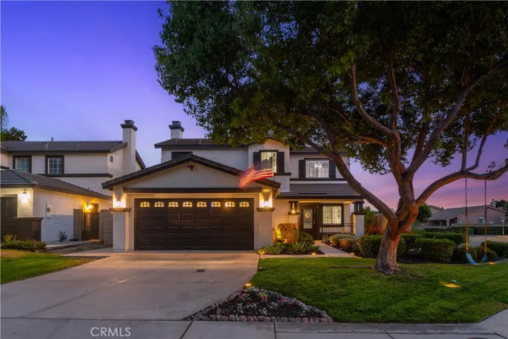 15539 Rockwell Avenue at twilight.