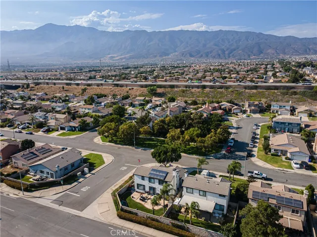 15539 Rockwell Avenue backs up to Highland Avenue with no neighbors in front or behind.