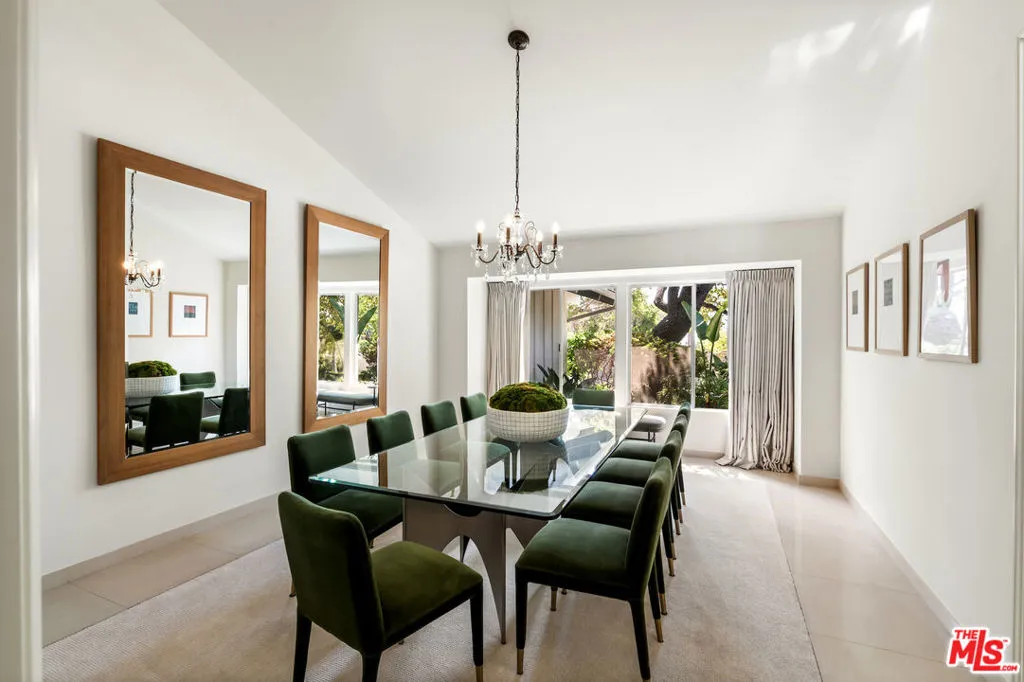 811 N Hillcrest Road, Beverly Hills, California 90210 home-pic-12