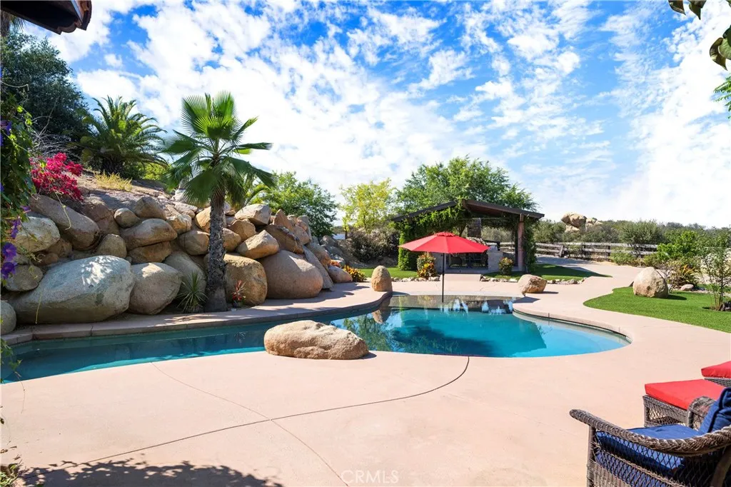 42179 Calle Paramo, Murrieta, California 92562 home-pic-3