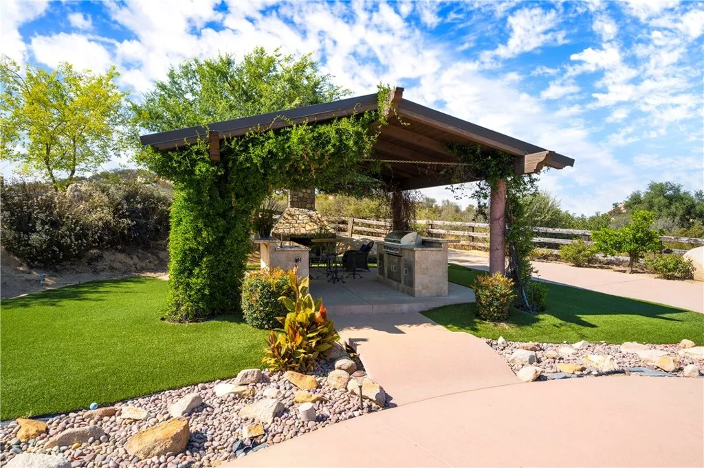 42179 Calle Paramo, Murrieta, California 92562 home-pic-10