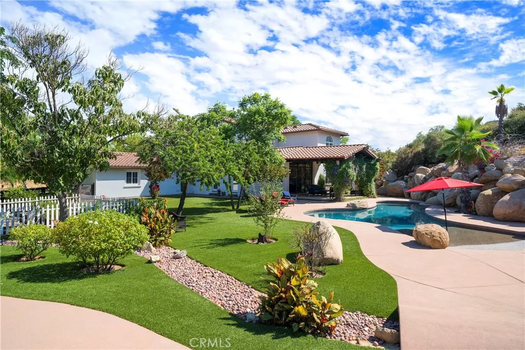 42179 Calle Paramo, Murrieta, California 92562 home-pic-1