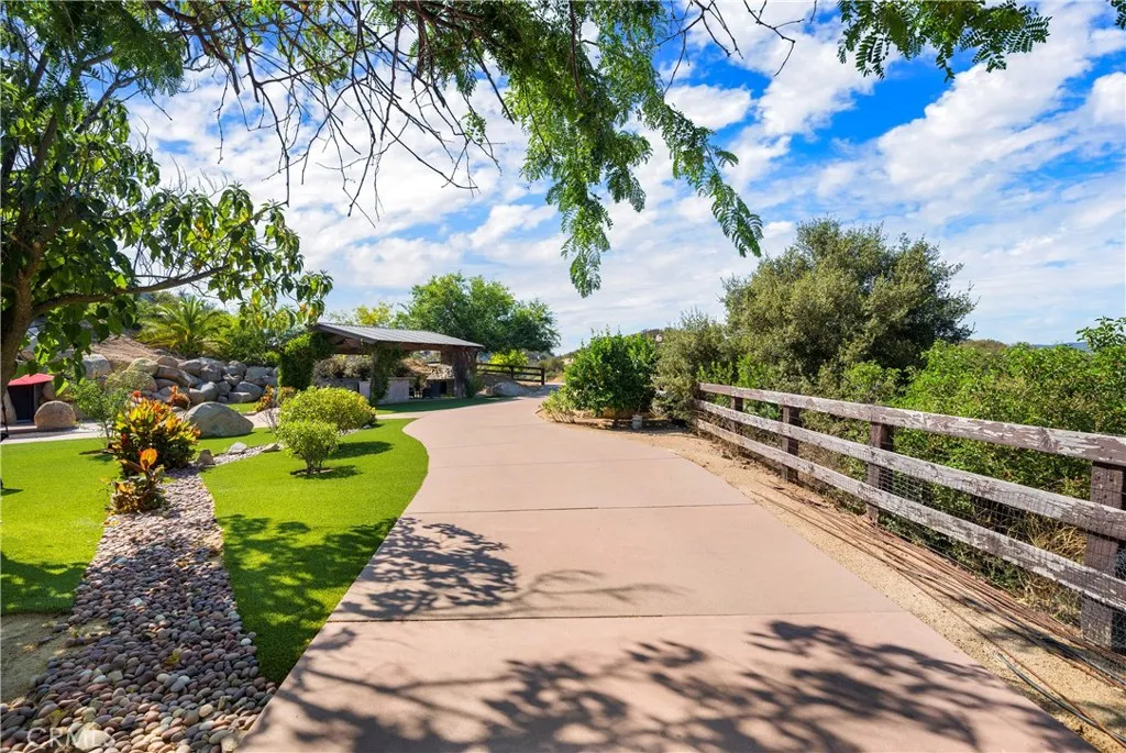42179 Calle Paramo, Murrieta, California 92562 home-pic-13
