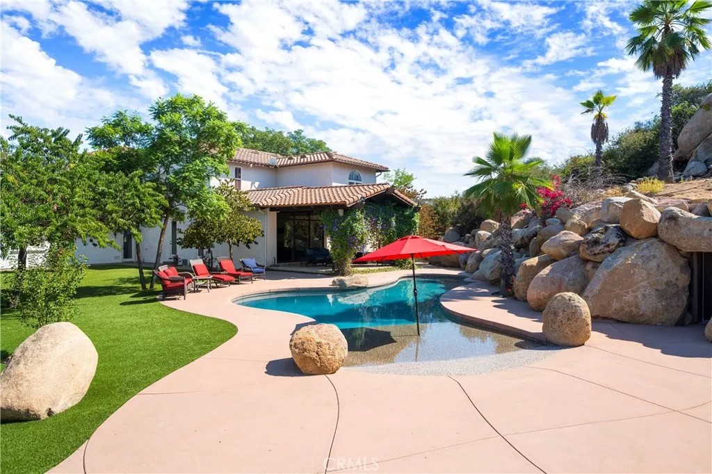 42179 Calle Paramo, Murrieta, California 92562 home-pic-2