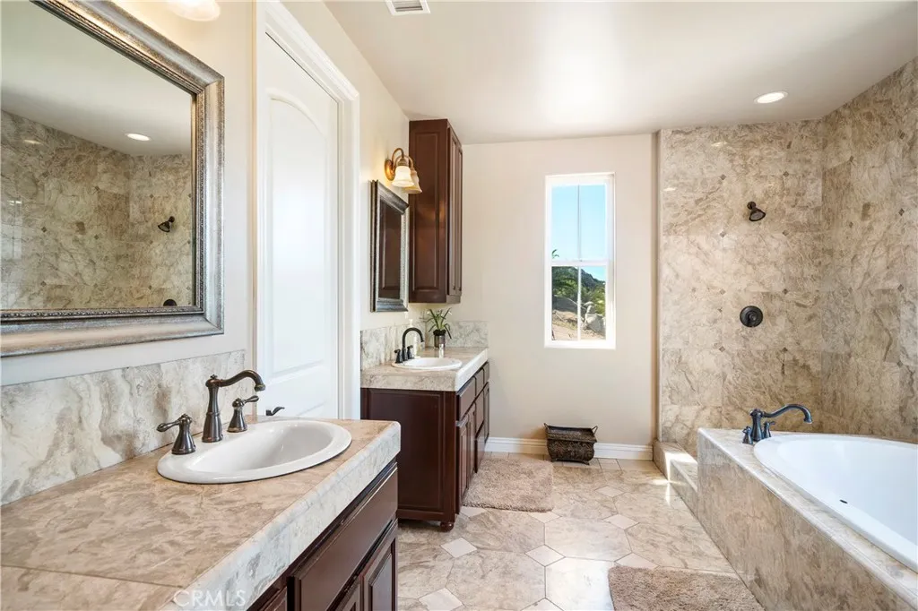 42179 Calle Paramo, Murrieta, California 92562 home-pic-27