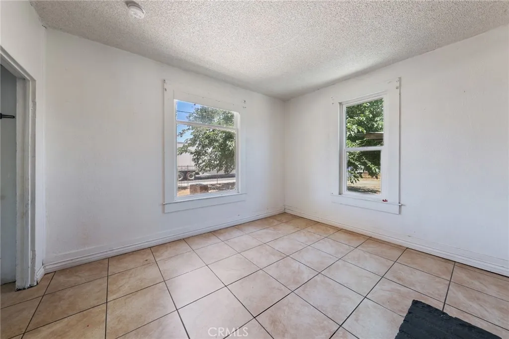 7812 Pearblossom, Littlerock, California 93543 home-pic-4
