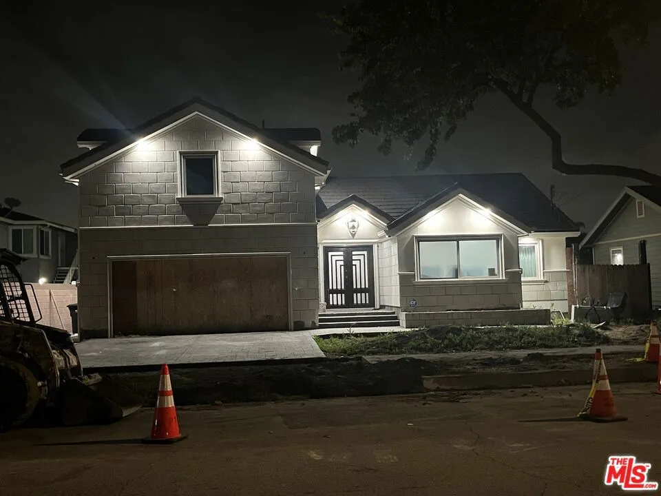 9833 N Palm Street, Bellflower, California 90706, 4 Bedrooms Bedrooms, ,2 BathroomsBathrooms,Residential,For Sale,Palm,25581143
