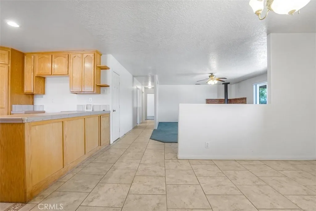 11221 Omelveny Road, Oak Hills, California 92344 home-pic-17