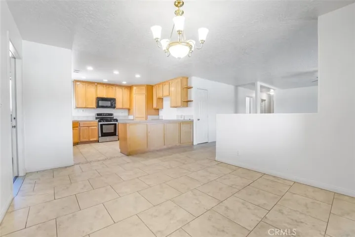 11221 Omelveny Road, Oak Hills, California 92344