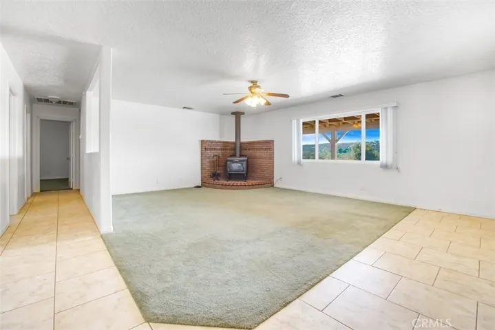 11221 Omelveny Road, Oak Hills, California 92344