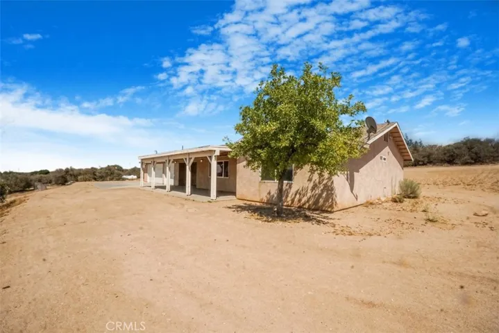 11221 Omelveny Road, Oak Hills, California 92344