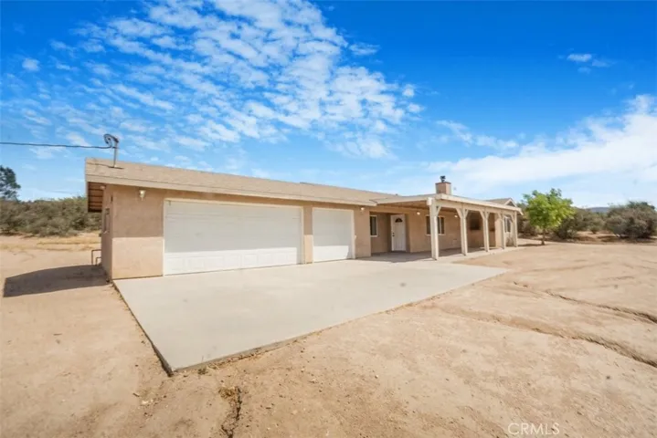 11221 Omelveny Road, Oak Hills, California 92344