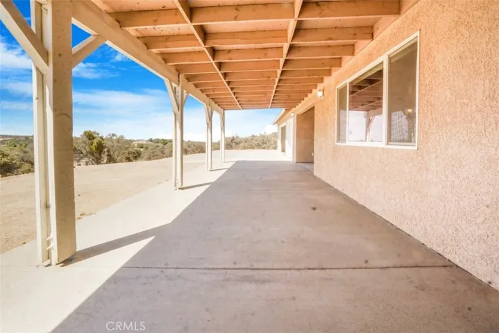 11221 Omelveny Road, Oak Hills, California 92344