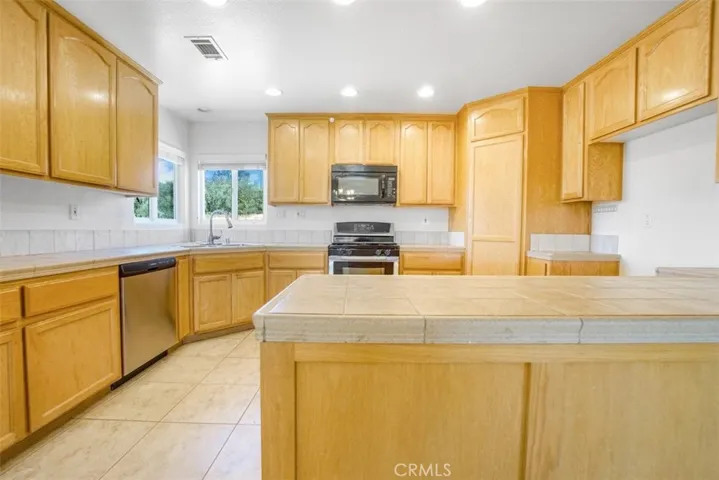 11221 Omelveny Road, Oak Hills, California 92344