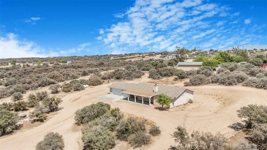 11221 Omelveny Road, Oak Hills, California 92344