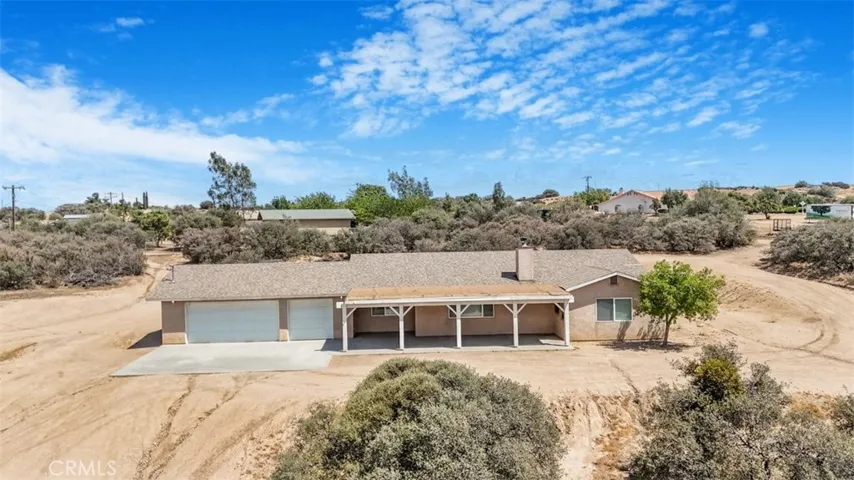 11221 Omelveny Road, Oak Hills, California 92344