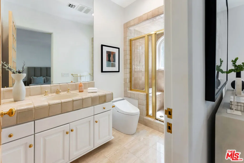 812 N Bedford Drive, Beverly Hills, California 90210 home-pic-50