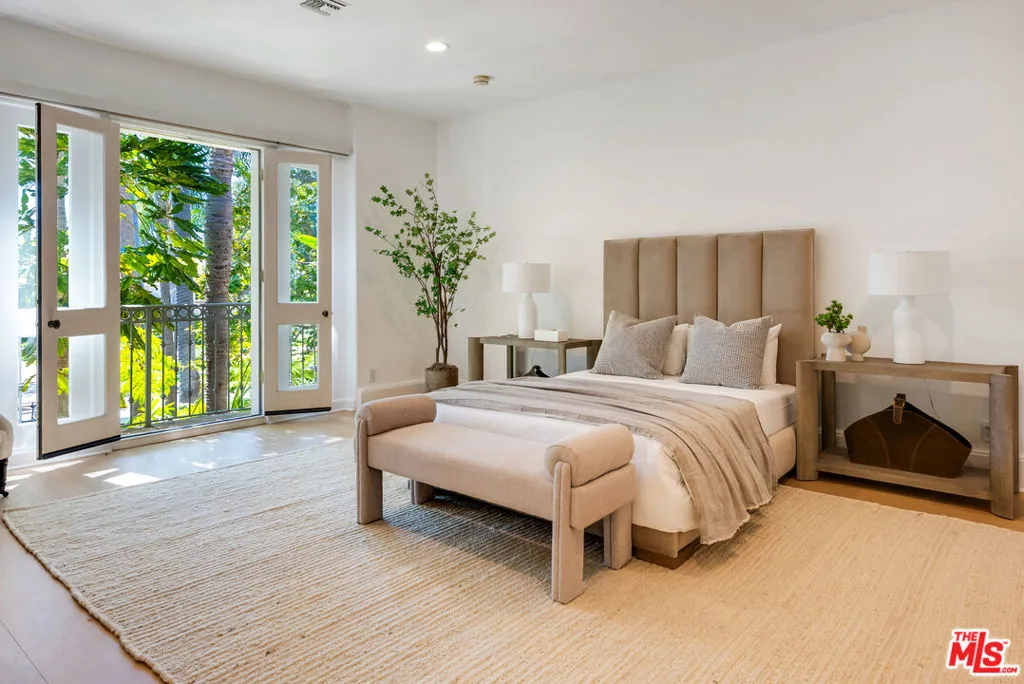 812 N Bedford Drive, Beverly Hills, California 90210 home-pic-49